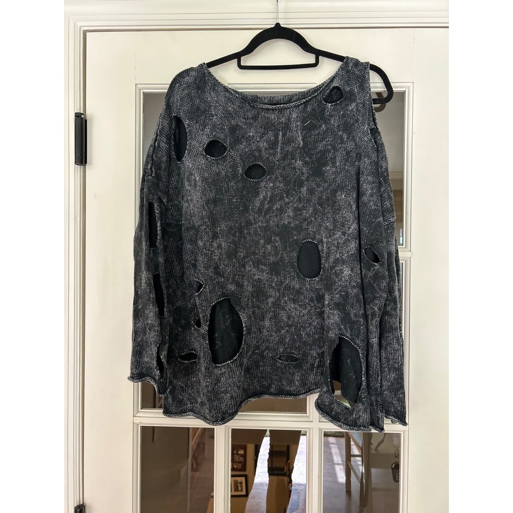 Planet by Lauren G Mineral Wash Black Cold Shoulder Distressed Sweater O/S EUC